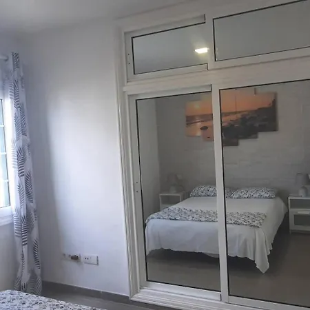 Puerto Del Carmen, Near Beach, Fast Wifi, Pool شقة