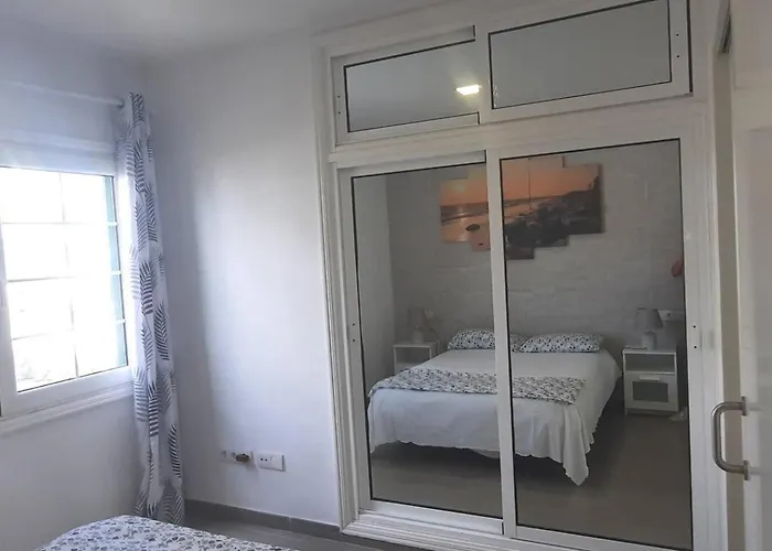 Puerto Del Carmen, Near Beach, Fast Wifi, Pool Daire